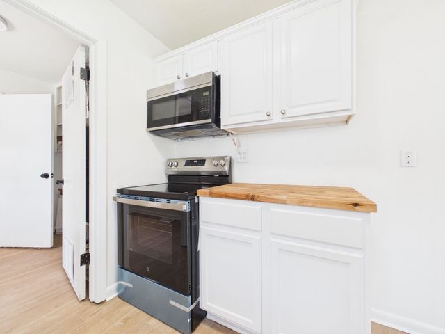 3232 S Gordon Ave, Wichita, KS 67217