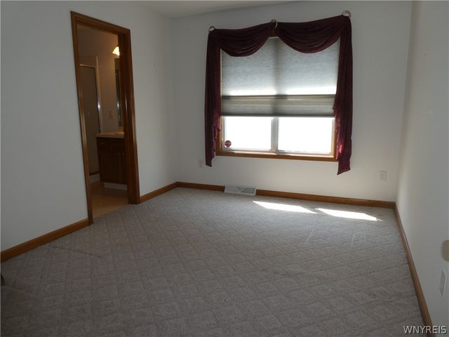17 Parwood Trail, Cheektowaga, NY 14043