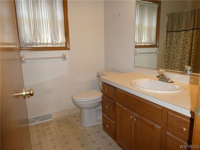 17 Parwood Trail, Cheektowaga, NY 14043