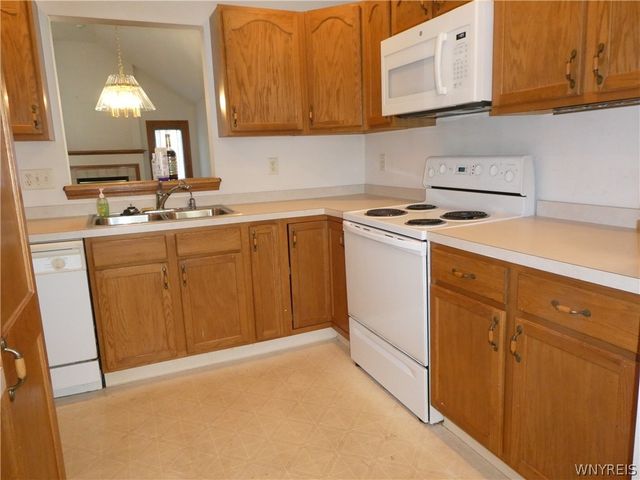 17 Parwood Trail, Cheektowaga, NY 14043