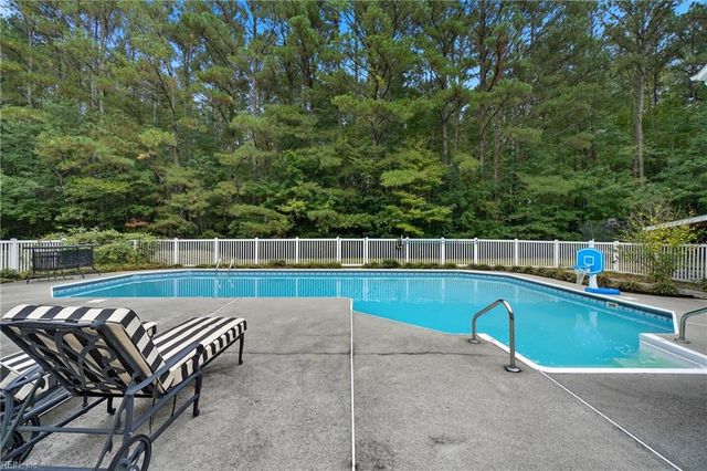 1901 Prince Edward DR, Chesapeake, VA 23322