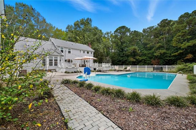 1901 Prince Edward DR, Chesapeake, VA 23322