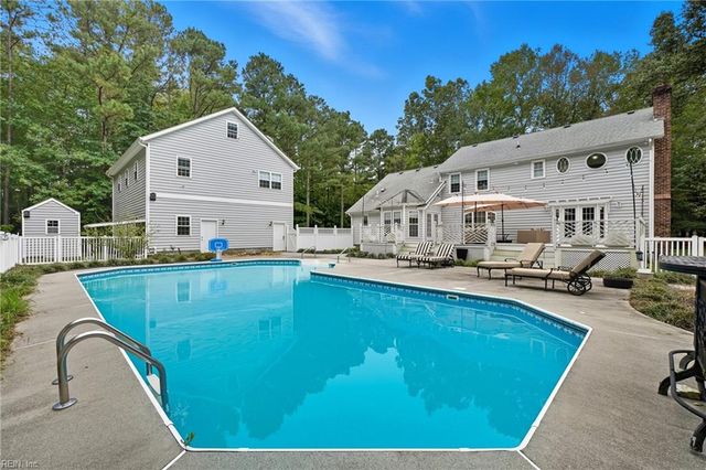 1901 Prince Edward DR, Chesapeake, VA 23322
