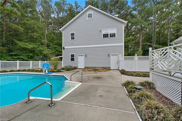 1901 Prince Edward DR, Chesapeake, VA 23322