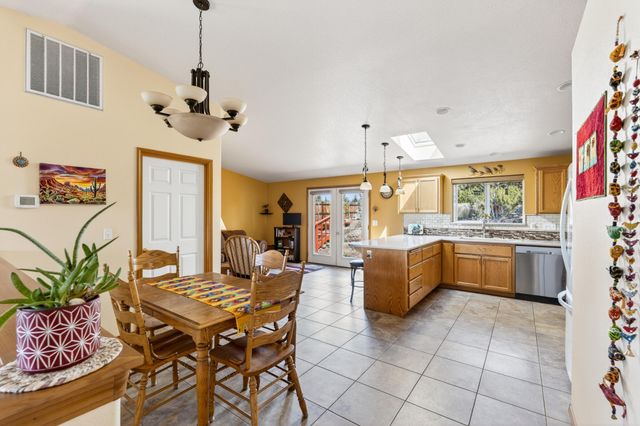 6563 NW Homestead Way, Redmond, OR 97756