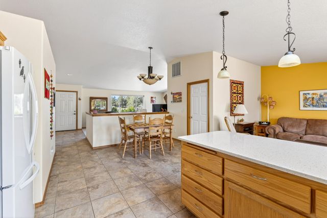 6563 NW Homestead Way, Redmond, OR 97756