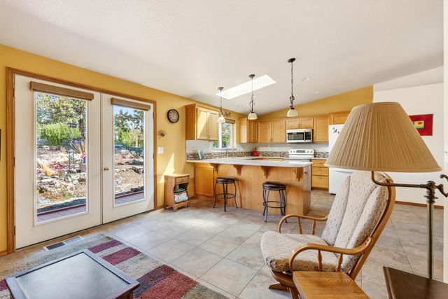 6563 NW Homestead Way, Redmond, OR 97756