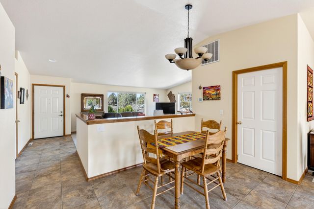 6563 NW Homestead Way, Redmond, OR 97756