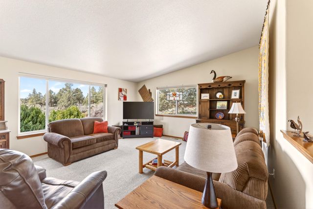 6563 NW Homestead Way, Redmond, OR 97756