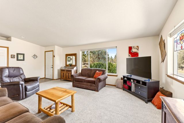 6563 NW Homestead Way, Redmond, OR 97756