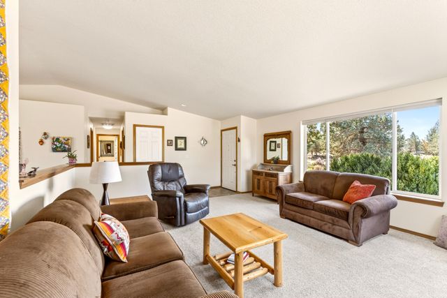 6563 NW Homestead Way, Redmond, OR 97756