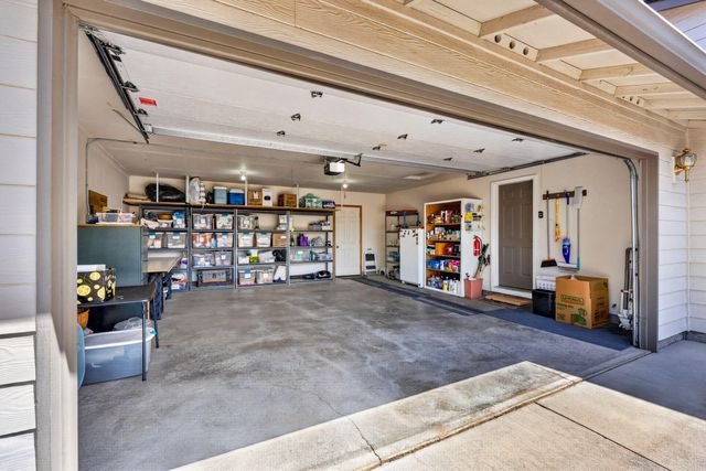 6563 NW Homestead Way, Redmond, OR 97756