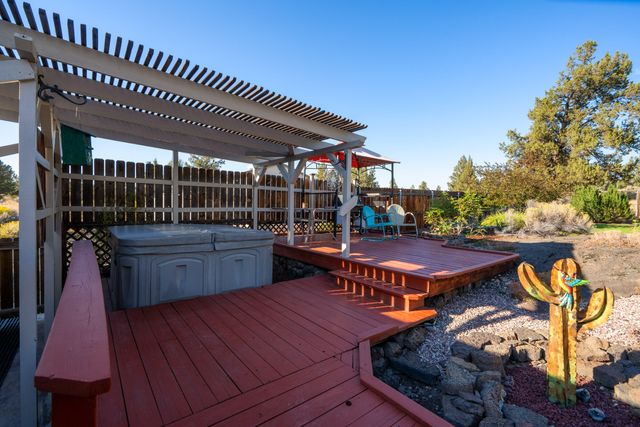 6563 NW Homestead Way, Redmond, OR 97756