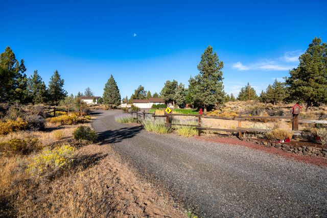 6563 NW Homestead Way, Redmond, OR 97756