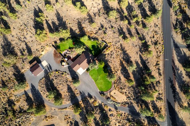 6563 NW Homestead Way, Redmond, OR 97756