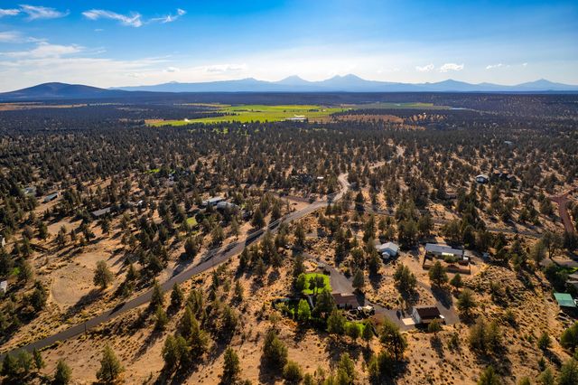 6563 NW Homestead Way, Redmond, OR 97756