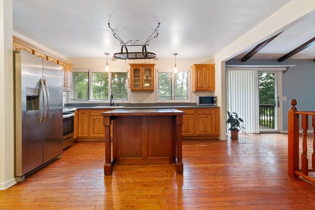 2075 Hidden Valley Drive, Crown Point, IN 46307