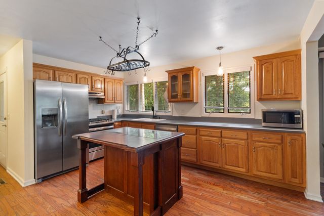 2075 Hidden Valley Drive, Crown Point, IN 46307