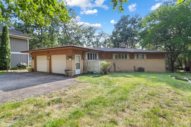 2075 Hidden Valley Drive, Crown Point, IN 46307