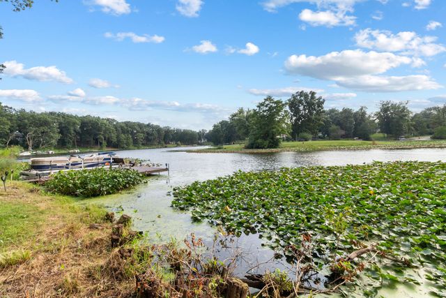 2075 Hidden Valley Drive, Crown Point, IN 46307