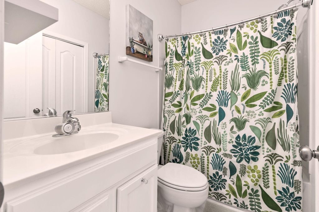 Image 14 of property listing at 121 Broad River Drive, Summerville, SC 29485