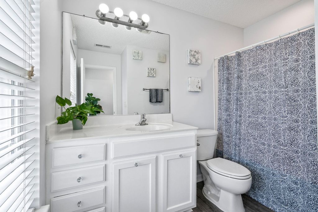 Image 17 of property listing at 121 Broad River Drive, Summerville, SC 29485