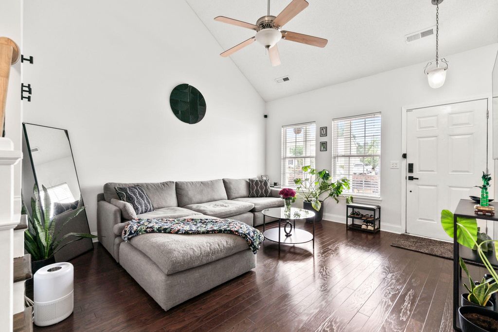 Image 4 of property listing at 121 Broad River Drive, Summerville, SC 29485