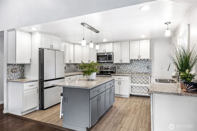 9036 Dalwood Road SW, Lakewood, WA 98499