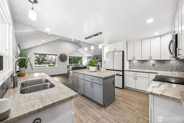 9036 Dalwood Road SW, Lakewood, WA 98499