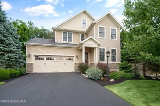 21 Beacon Drive, Colonie, NY 12189