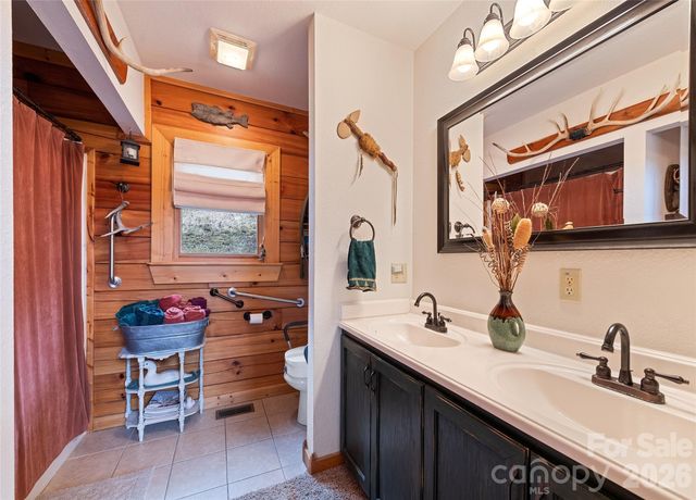 16 Hiawatha Drive, Maggie Valley, NC 28751