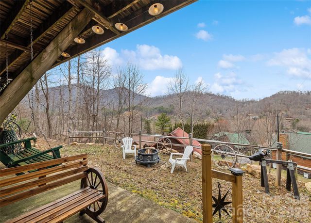 16 Hiawatha Drive, Maggie Valley, NC 28751