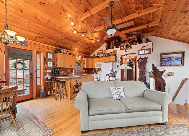 16 Hiawatha Drive, Maggie Valley, NC 28751