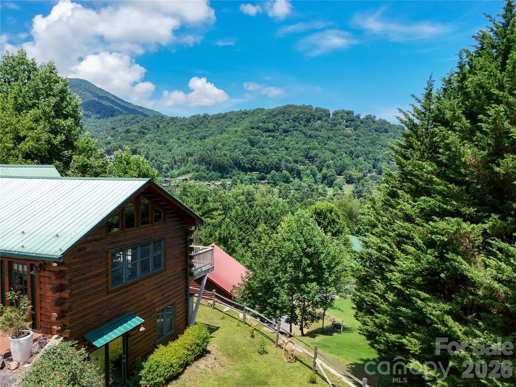 16 Hiawatha Drive, Maggie Valley, NC 28751