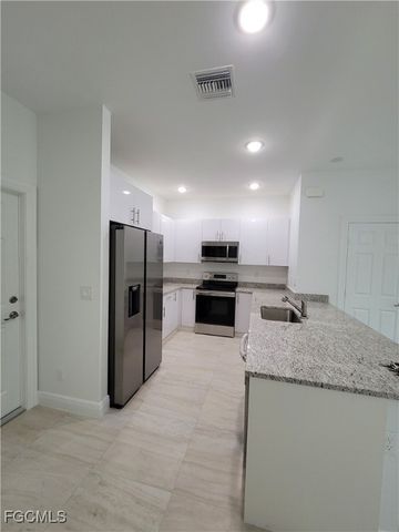 3519 SW Santa Barbara PL 30, Cape Coral, FL 33914