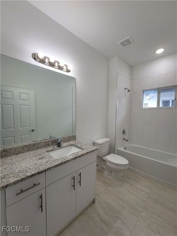 3519 SW Santa Barbara PL 30, Cape Coral, FL 33914