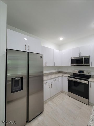 3519 SW Santa Barbara PL 30, Cape Coral, FL 33914