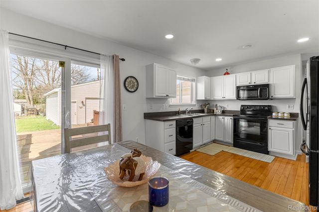 28810 Birchlawn Street, Garden City, MI 48135