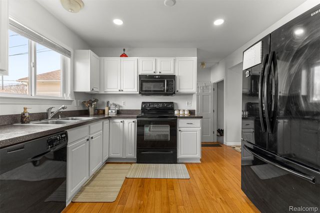 28810 Birchlawn Street, Garden City, MI 48135