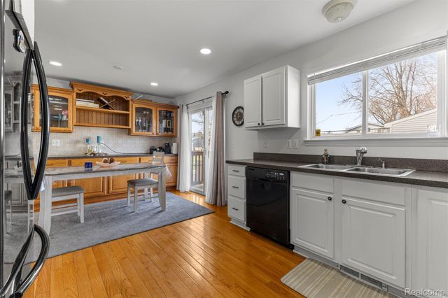 28810 Birchlawn Street, Garden City, MI 48135