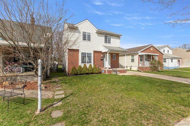 28810 Birchlawn Street, Garden City, MI 48135