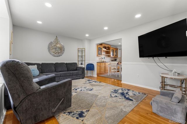 28810 Birchlawn Street, Garden City, MI 48135