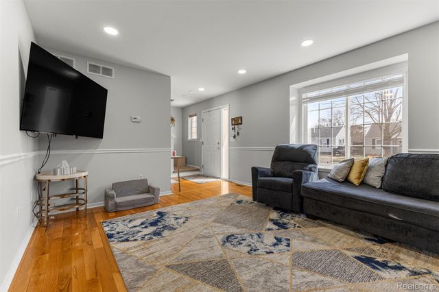 28810 Birchlawn Street, Garden City, MI 48135