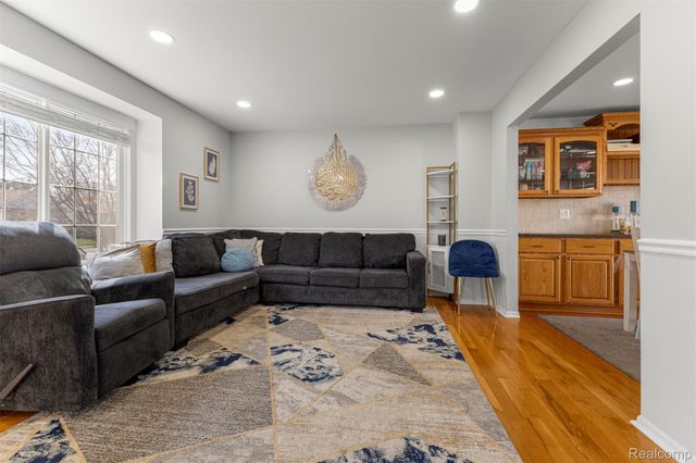 28810 Birchlawn Street, Garden City, MI 48135