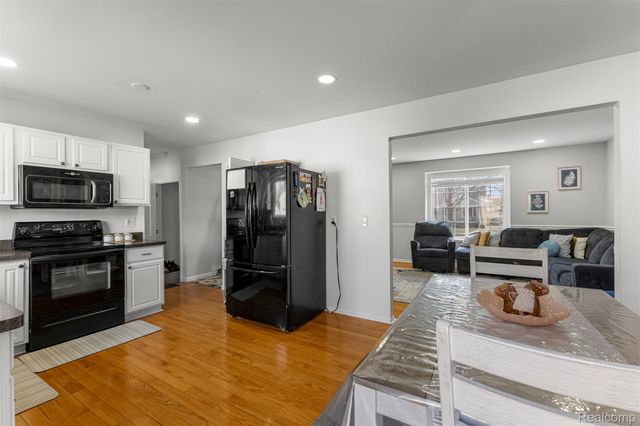 28810 Birchlawn Street, Garden City, MI 48135