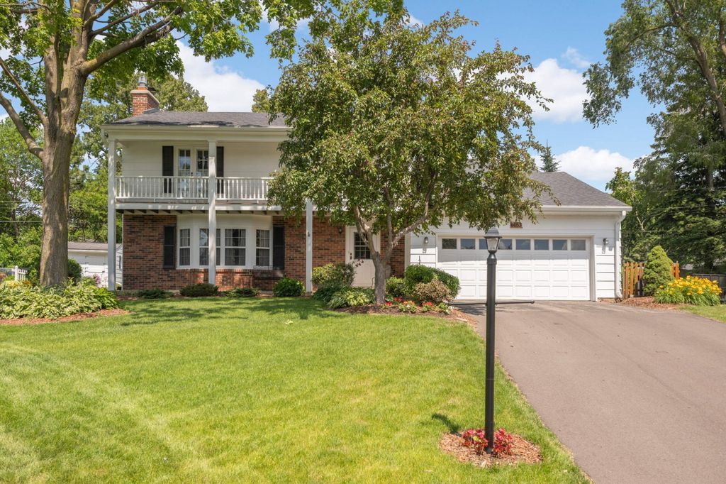 4653 Heritage Hills Circle, Bloomington, MN 55437