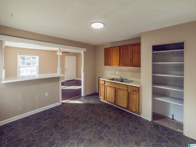 36 WILKES CIRCLE, Midfield, AL 35228