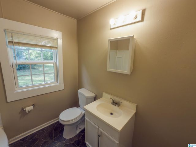 36 WILKES CIRCLE, Midfield, AL 35228