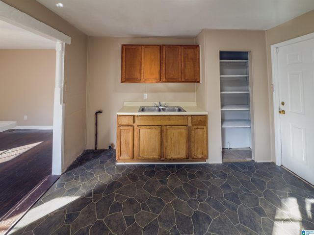 36 WILKES CIRCLE, Midfield, AL 35228