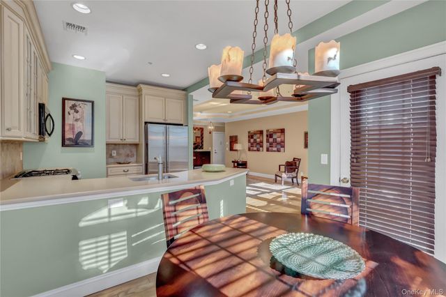 514 Pacing Way 514, Westbury, NY 11590